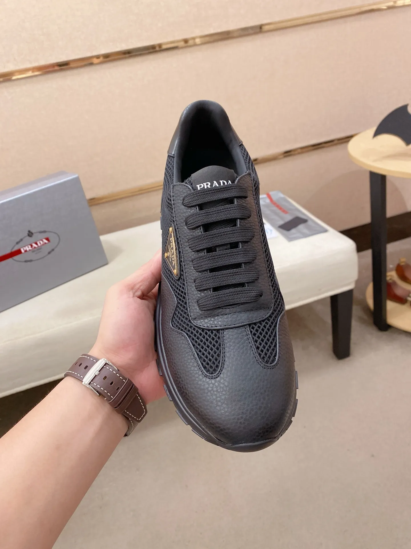 Men's shoes 💰 580💰 ✔️✔️✔️High version High-quality new PRADA (Prada) counters are launched simultaneously, new men's shoes, 😘fabrics are selected from first-layer cowhide fabrics. Lining: Imported cowhide leather lining. 👍🏿High-end☄️Open-molded non-slip rubber outsole, exquisite lines, simple and elegant, comfortable and high-end for leisure travel. Code number: 38 to 45